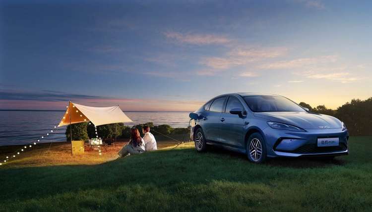 比亚迪全球四连冠，450万销量铸就全球新能源王者地位