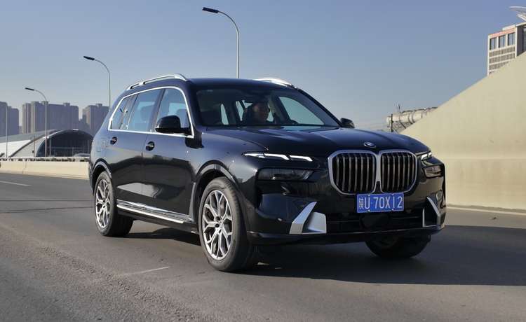 灵活的大块头！全面试驾宝马X7，他就是你最大的底气和自信！