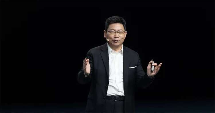 “较真”的余承东，“愚蠢”的鸿蒙座舱，网友力挺藏着什么行业真相？