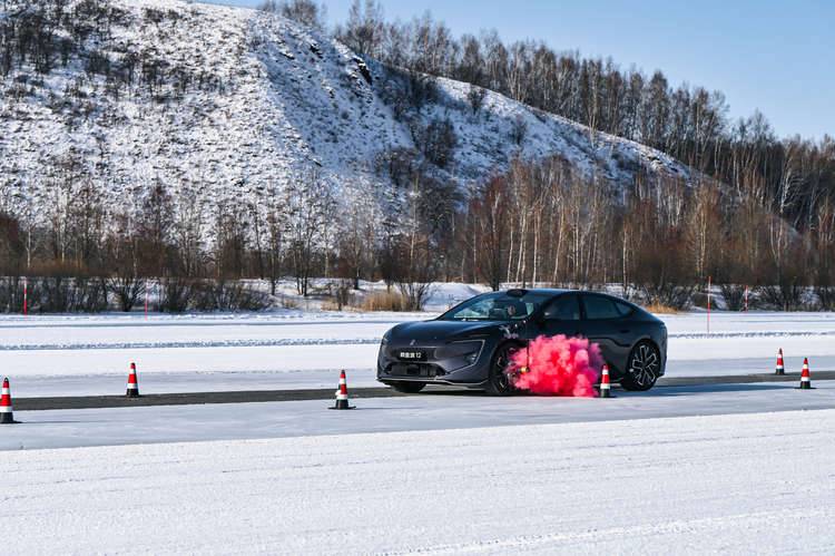 新阿维塔12首搭全新升级太行智控底盘，获中汽中心三项极端环境技术验证证书