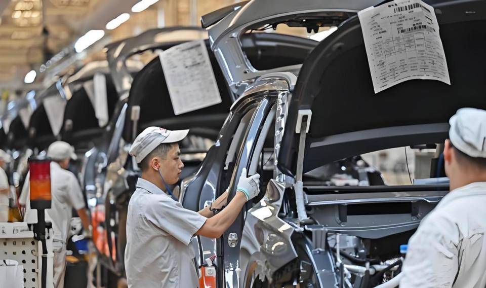 2026开年车市：国内销量下滑，出口翻倍增长！