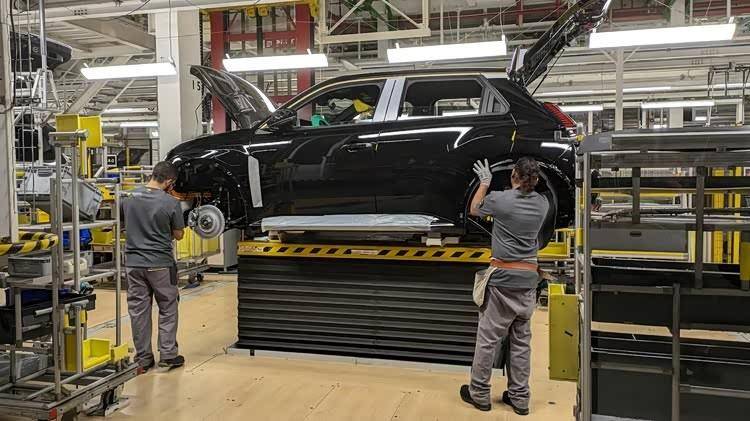 奔驰日产抛售墨西哥工厂,中越车企竞购暗藏产业博弈 奔驰日产抛售墨西哥工厂,中越车企竞购暗藏产业博弈