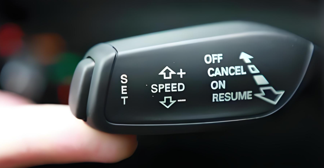 转向灯、车窗升降和智驾系统需配备实体操作杆或按键，全触控方案或被禁用