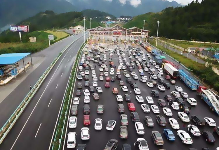 预告：在高速公路免费通行的最后一天里，要提前驶出高速公路