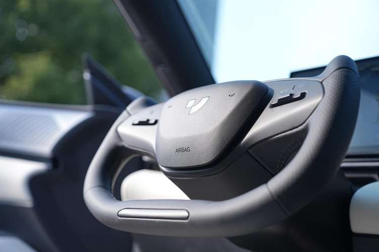 工信部“封杀”半幅式方向盘，此前已禁隐藏式门把手