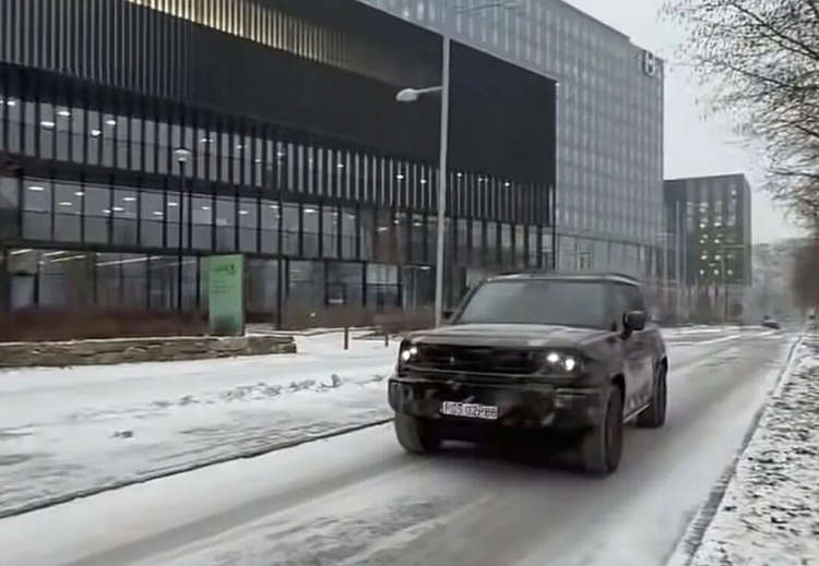 吉利全新“方盒子”SUV曝光！三点没想到，方程豹钛7或遇强劲对手