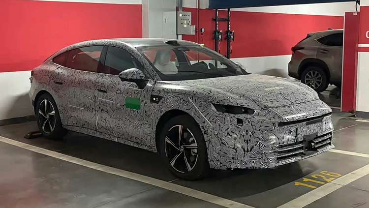 名爵要推全新轿车了，侧面似帕拉梅拉，激光雷达上车