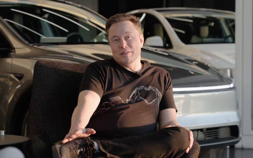 马斯克炮轰：传统车厂是恐龙！开燃油车=骑马+用翻盖手机