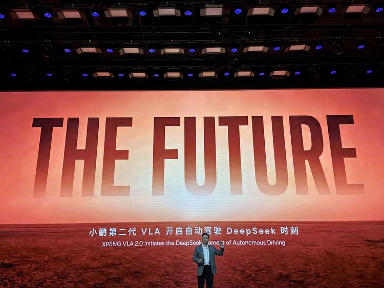 何小鹏放话“领先对手五倍”，小鹏的第二代VLA藏了多少狠活？