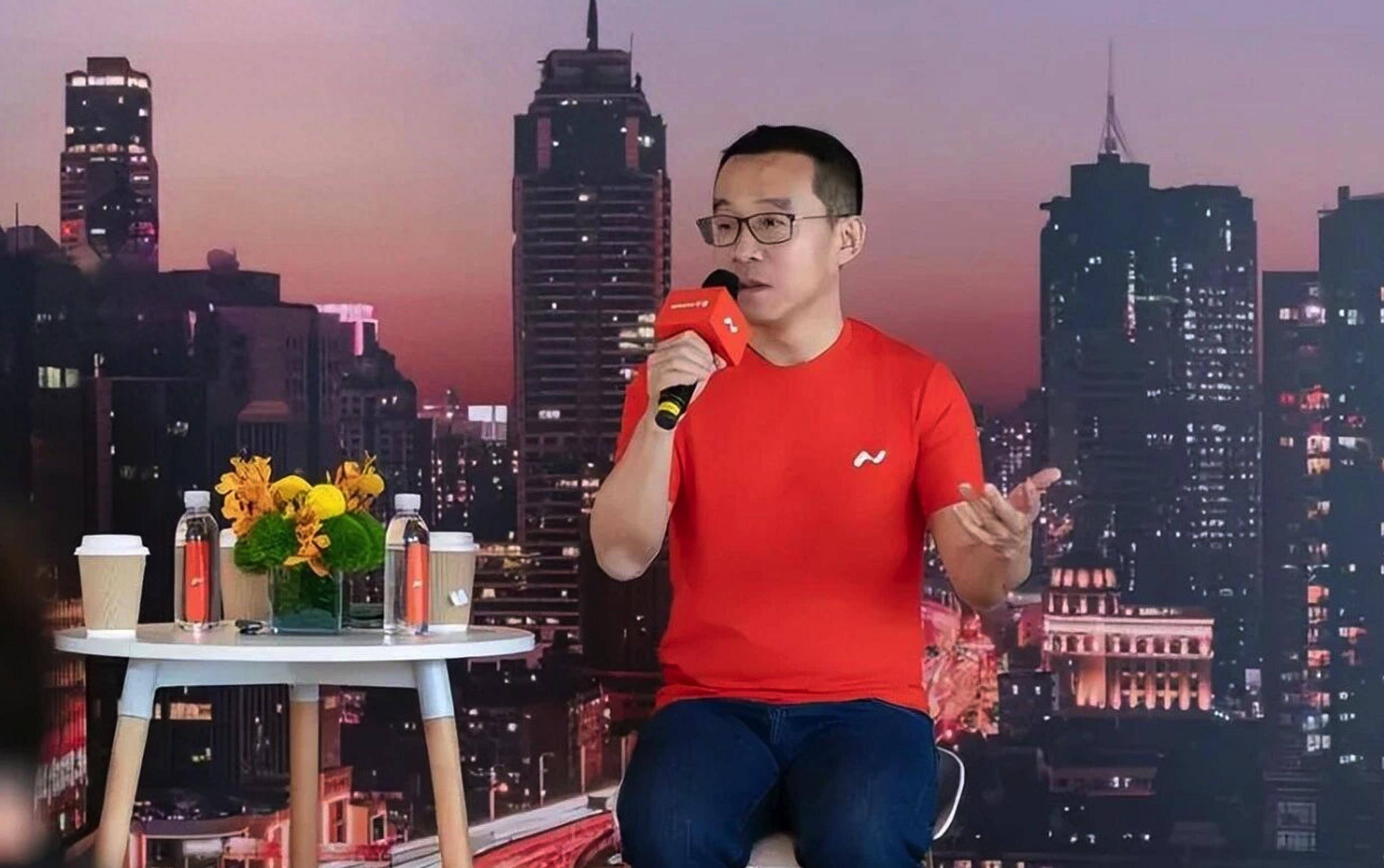 从造车新势力撤退,那个兑现“销量不达标就辞职”的蔚来前高管,转战酒店巨头挑大梁!