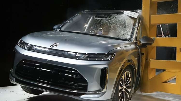 硬核车身+华为乾崑技术加持，华境S从容通过C-NCAP五星安全验证