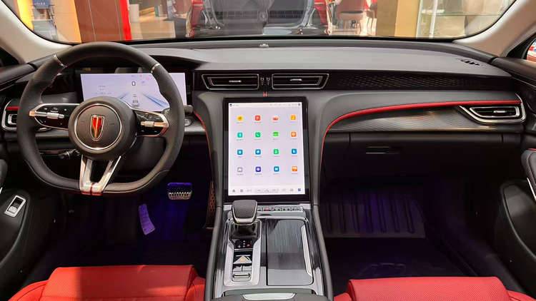 体验轿跑红旗H6车机功能智能化同级燃油车可圈可点！