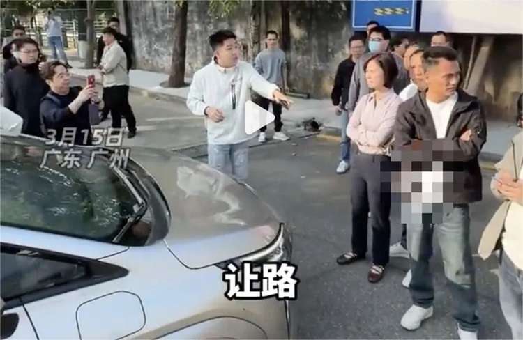 现场碰瓷、拦路、凌晨蹲点——就是不修车|315名场面