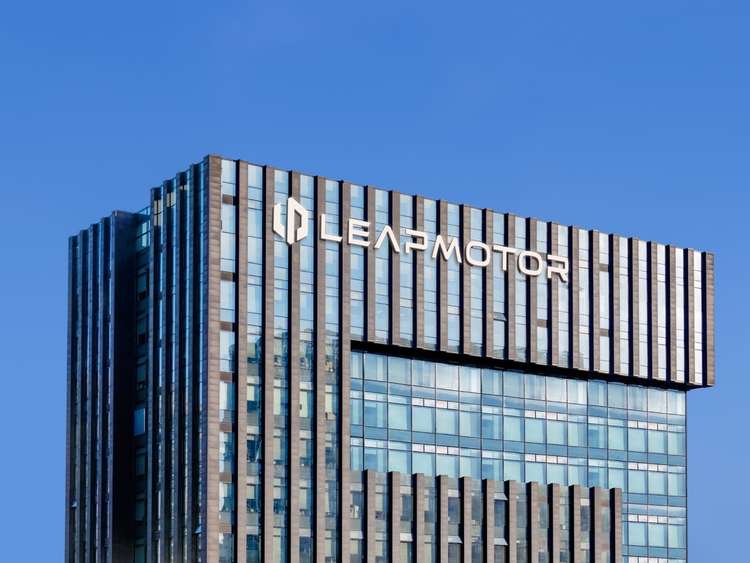 零跑汽车公布2025年财报：连续两年销量翻倍，首次实现全年度盈利