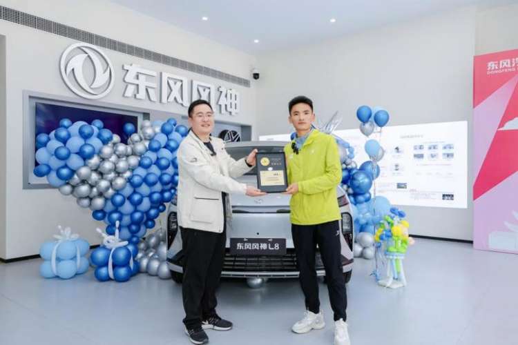 马拉松冠军的选车逻辑：丰配友为什么选这台“移动排酸仓”？