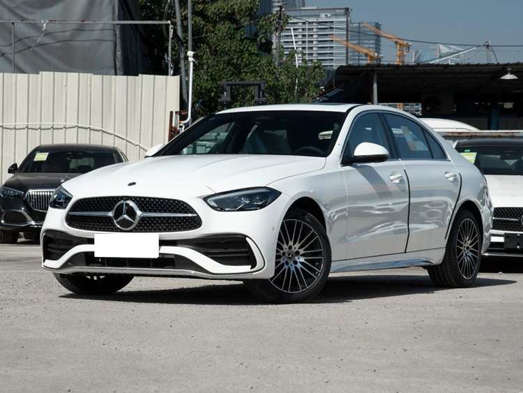 直降10万！奔驰C级杀入20万区间，现在真是入手的好时机吗？