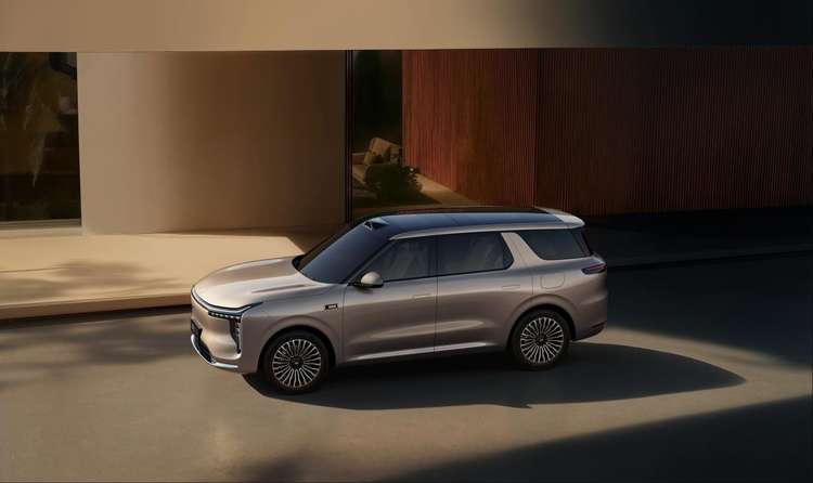 智己LS8产品力深度解析：30万内的“技术旗舰”是如何炼成的？