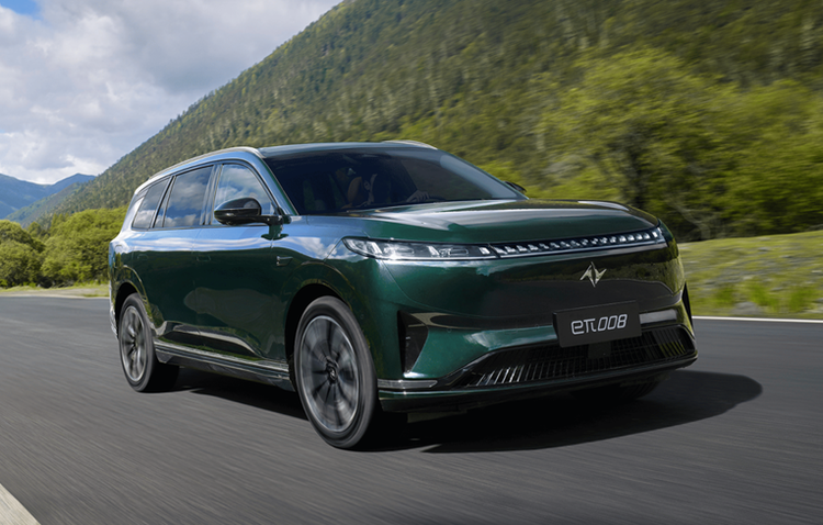 理想i8有的零重力座椅、车载冰箱,不到20万的它,全都有!