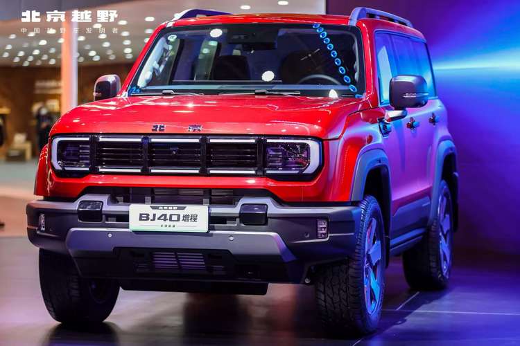 雷军来了，吴京也来了！北京越野展台成车展“顶流”，BJ40增程长续航版吸睛