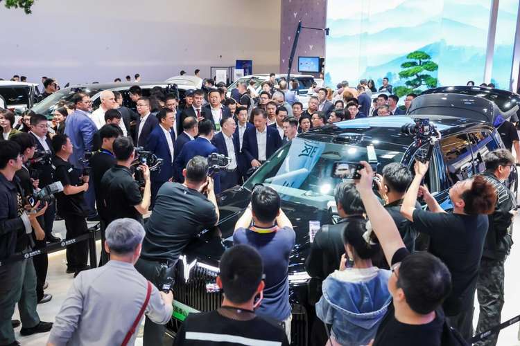 全场独一份偏爱，岚图泰山稳居华为技术发布会 C 位