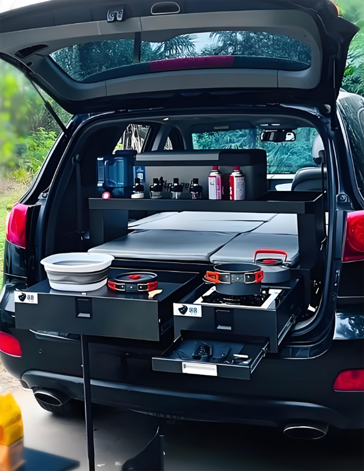 把餐盘、马桶、电磁炉甚至晾衣架搬上车的汽车品牌，是认为用户没有家吗？