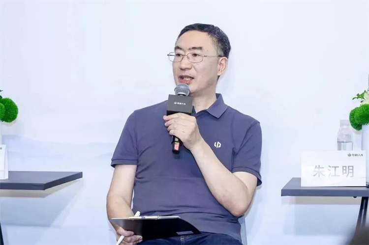 董事长现金工资不足十万，却有高管年薪超2500万？