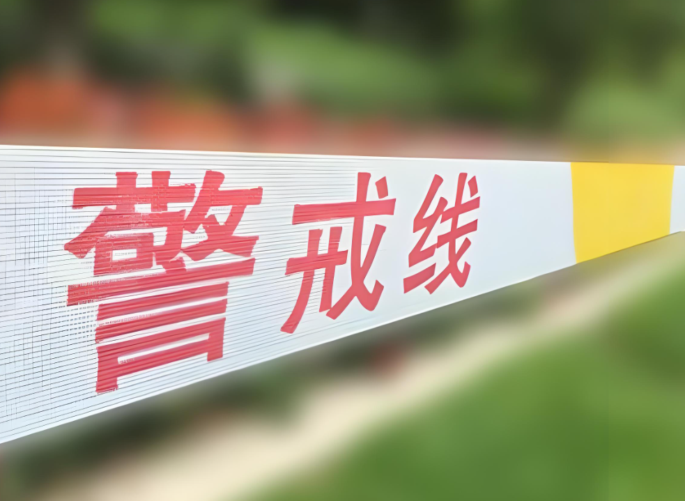 突发事故：一辆湖北襄阳客车超员超载追尾货车，造成13人死亡