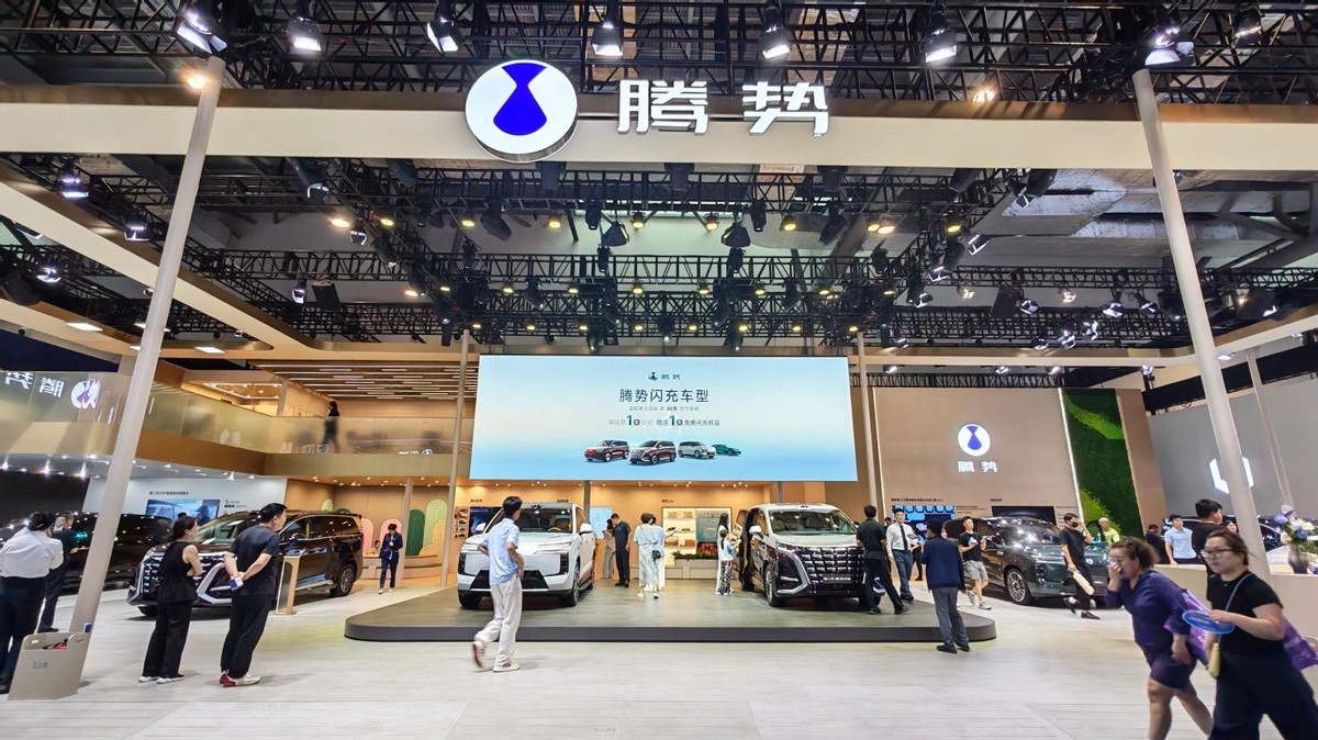 腾势N8L闪充版长春上市，5分钟补能、大六座、3.7秒破百