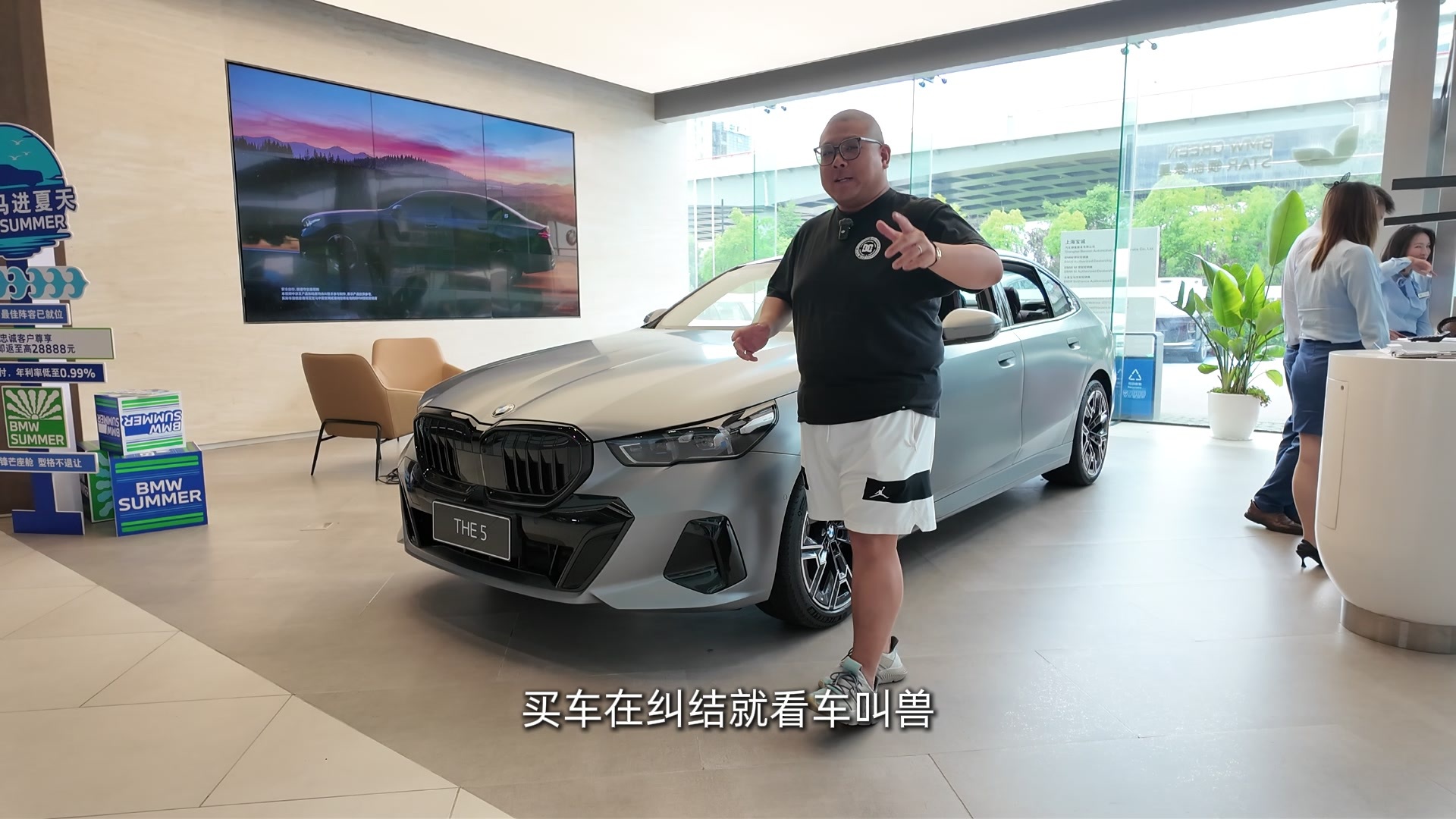 豪华品牌中型车集体降价，新能源时代宝马5系还值得选择吗？