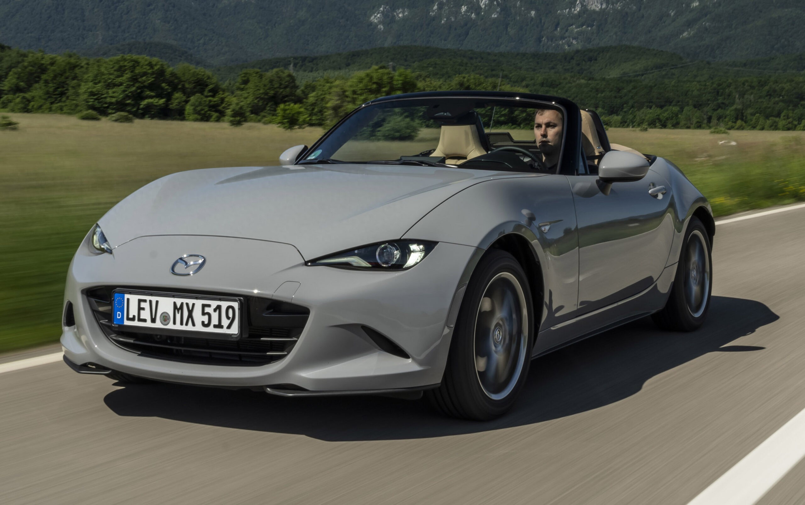 马自达CEO官宣：下一代MX-5要上电动，还想再造一款旗舰跑车