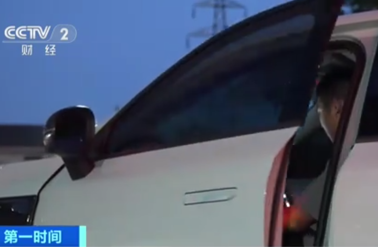 男子醉酒状态使用智驾撞上酒驾三轮摩托车，两朵奇葩撞到一起了