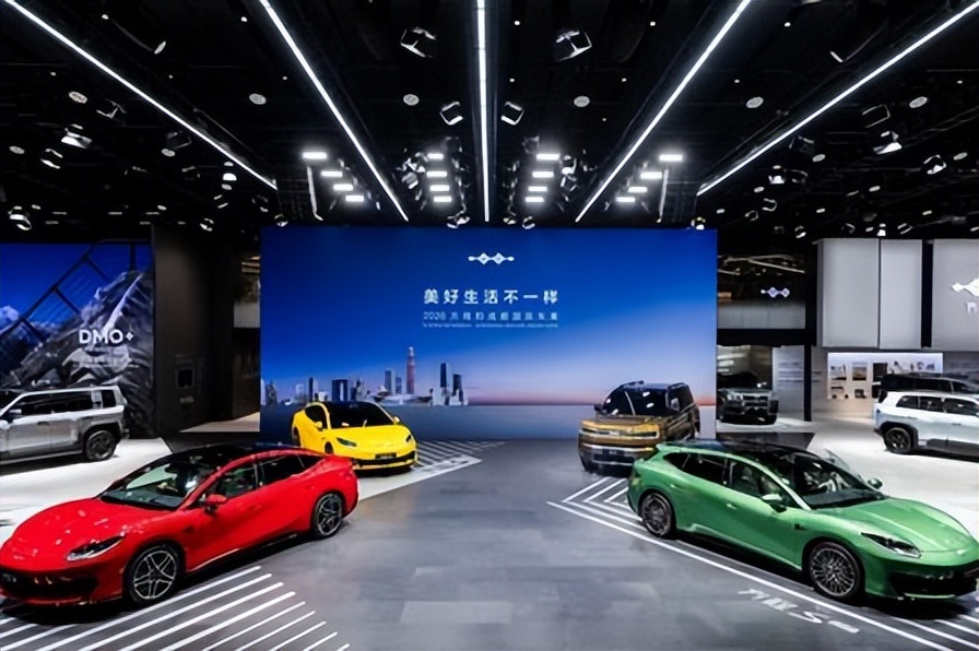 成都车展重磅！方程 S 系列内饰公开亮相，钛 9 全球首秀