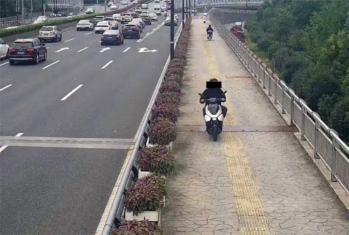 芙蓉交通严查电动摩托车违法乱象,依法拘留12人