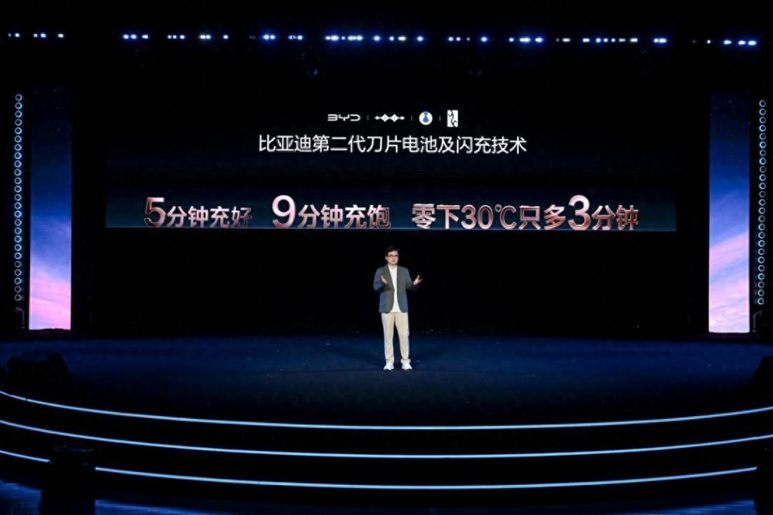 以闪充技术破解充电痛点，引领新能源汽车迈入