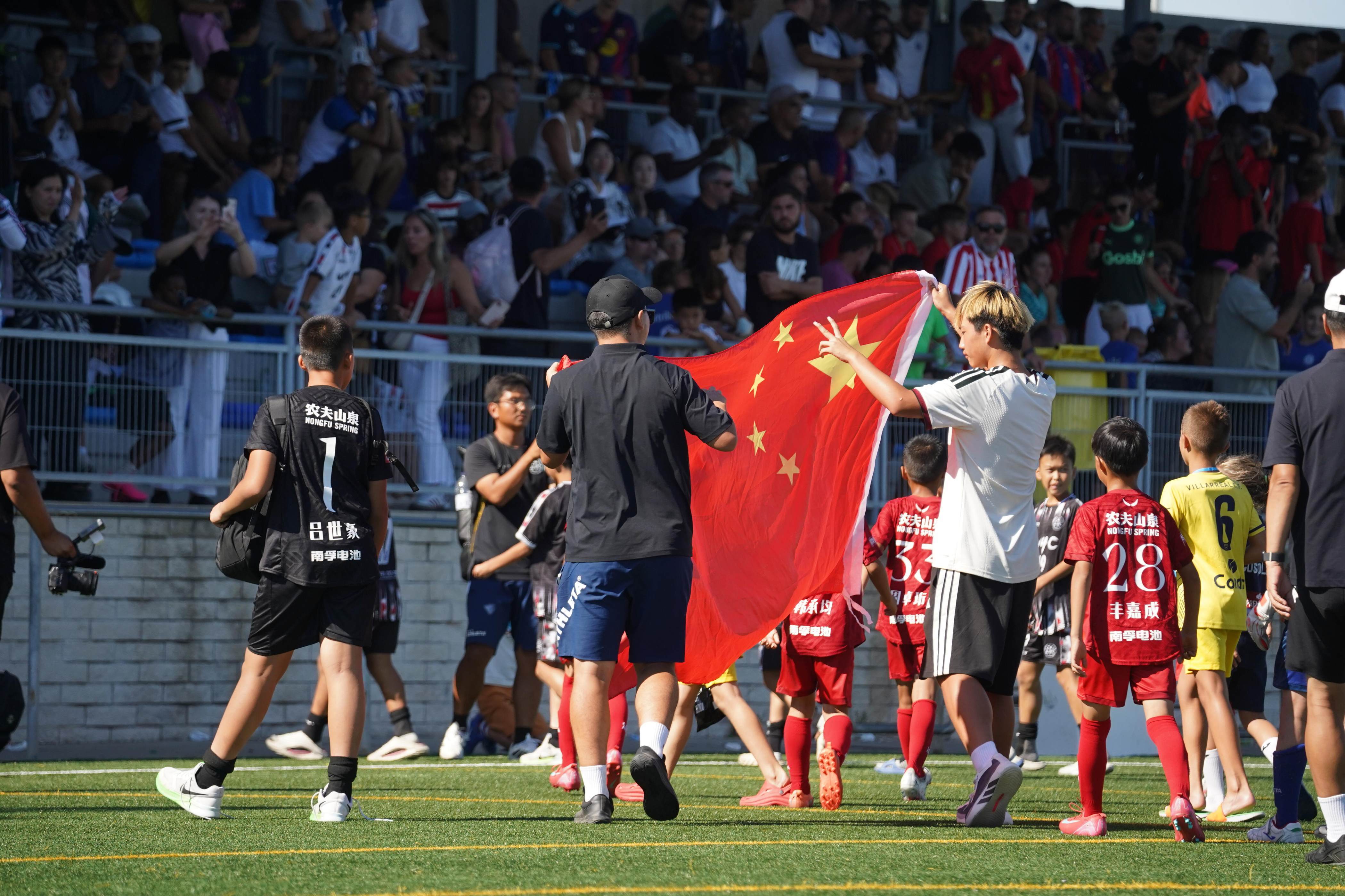 比亚迪全程护航中国足球小将2018队 九战全胜登顶西班牙Brava杯