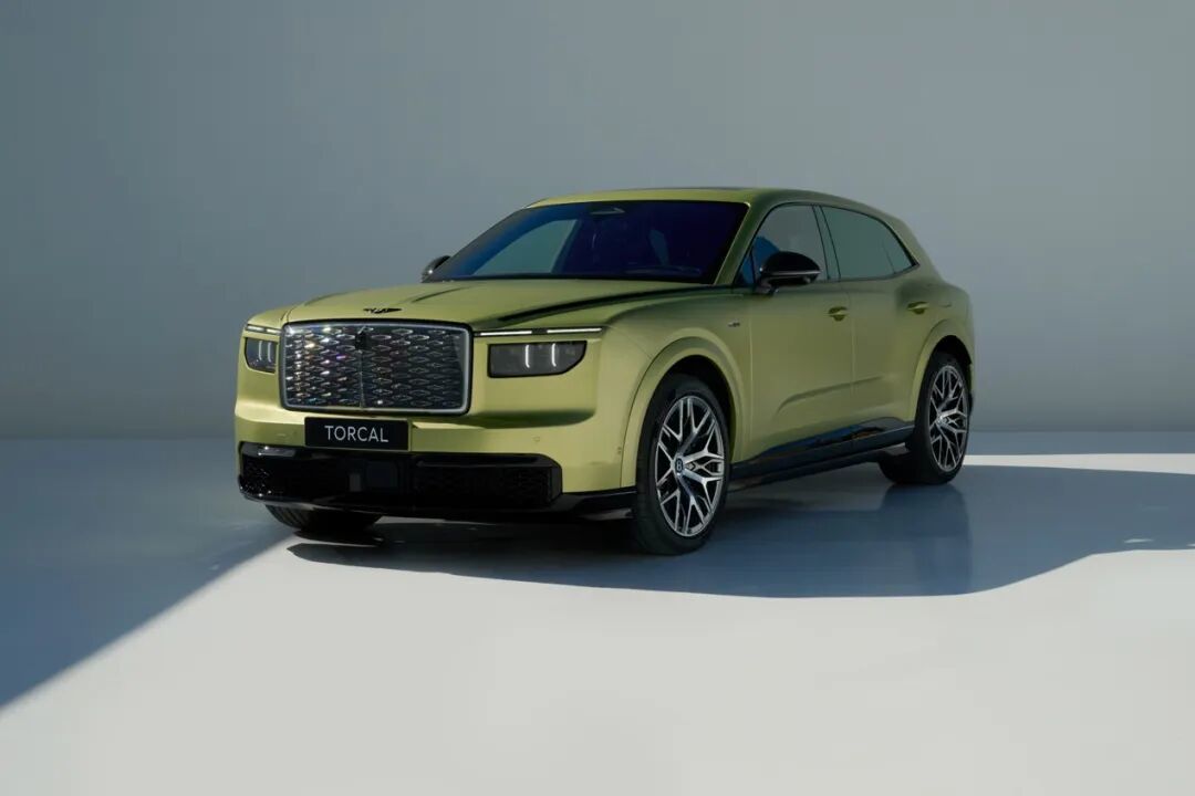 宾利全新车系——托卡尔，198.8万元起的顶奢纯电SUV