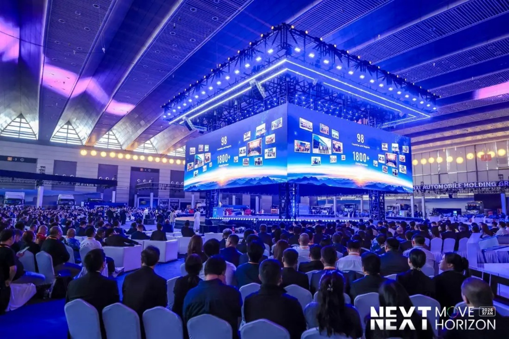 2030年重卡出口目标超10万辆 陕汽全球合作伙伴大会在西安举行