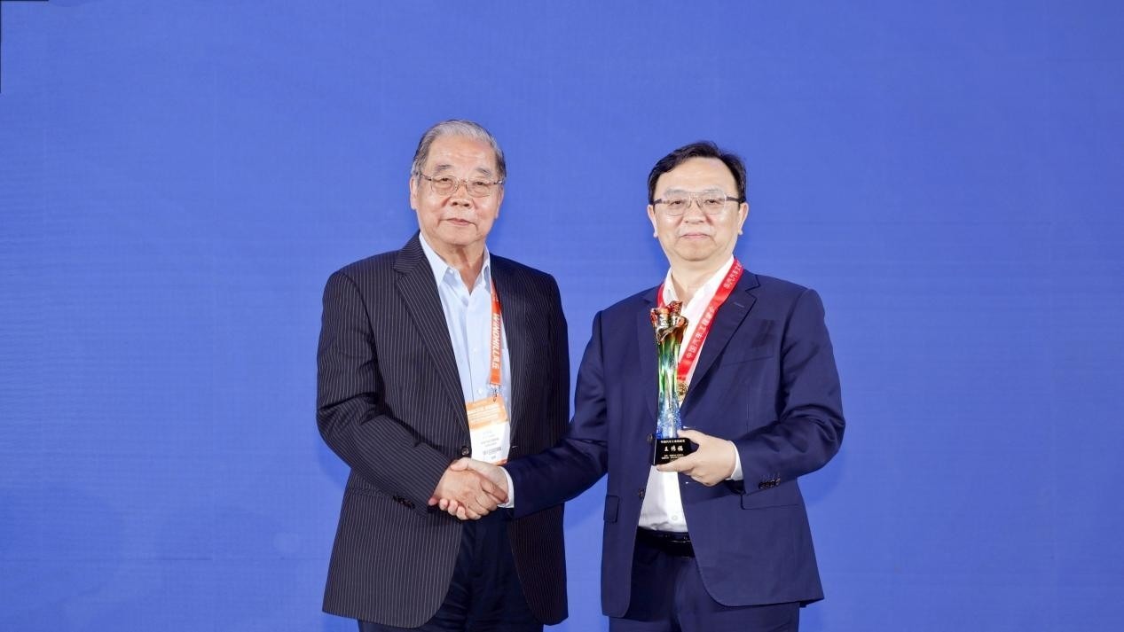 王传福荣获2026中国汽车工业最高荣誉“饶斌奖”
